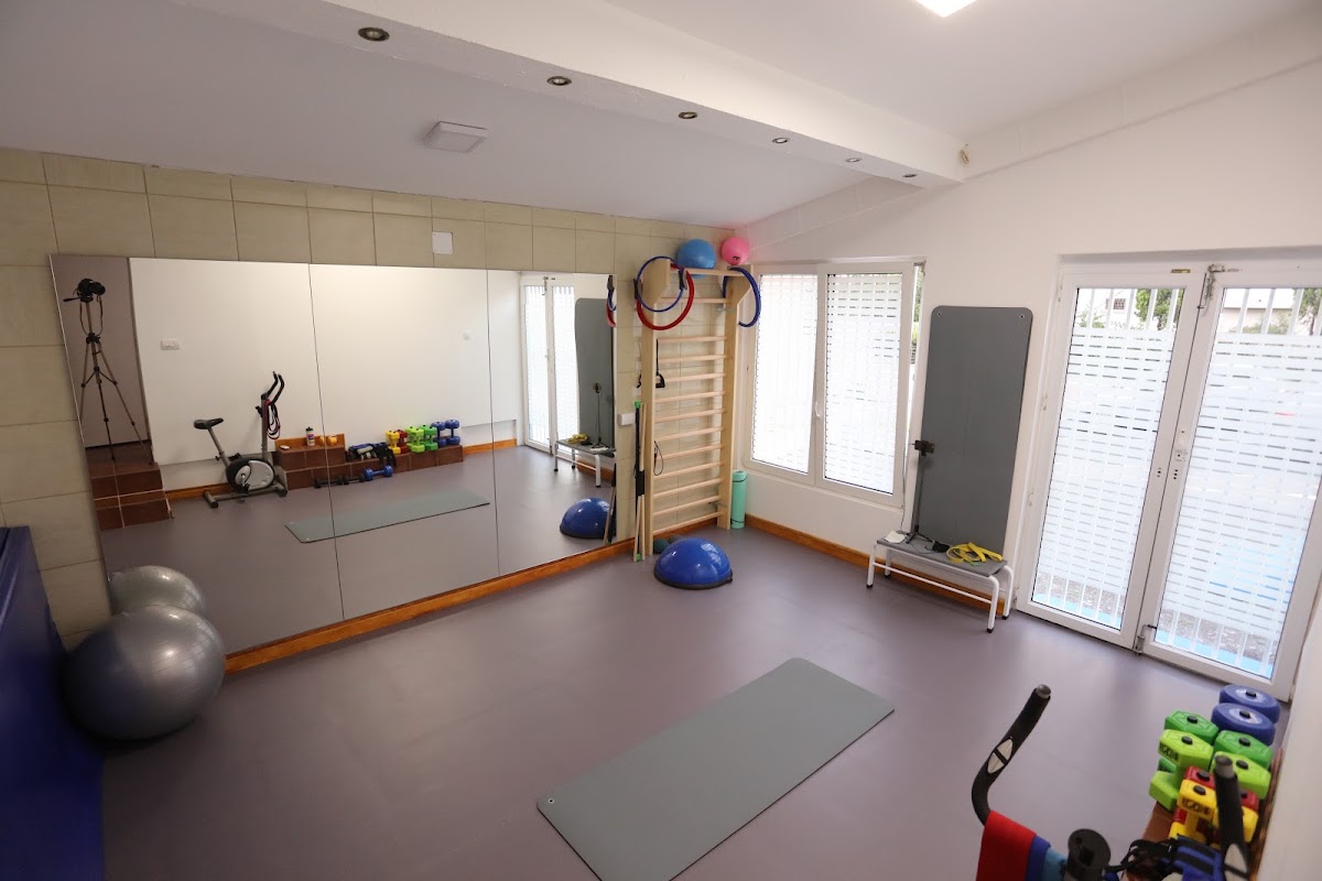 Korektiva - fitness-trening snage, pilates, yoga, masaže, korektivne vežbe, presoterapija